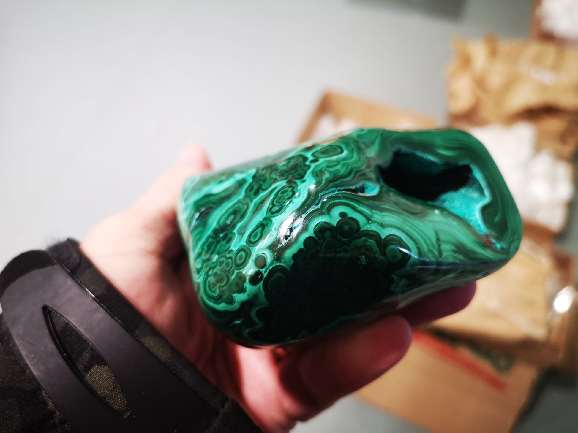 Earthstore® Malachite Freeform display (840g 105x98x58mm) Namibia