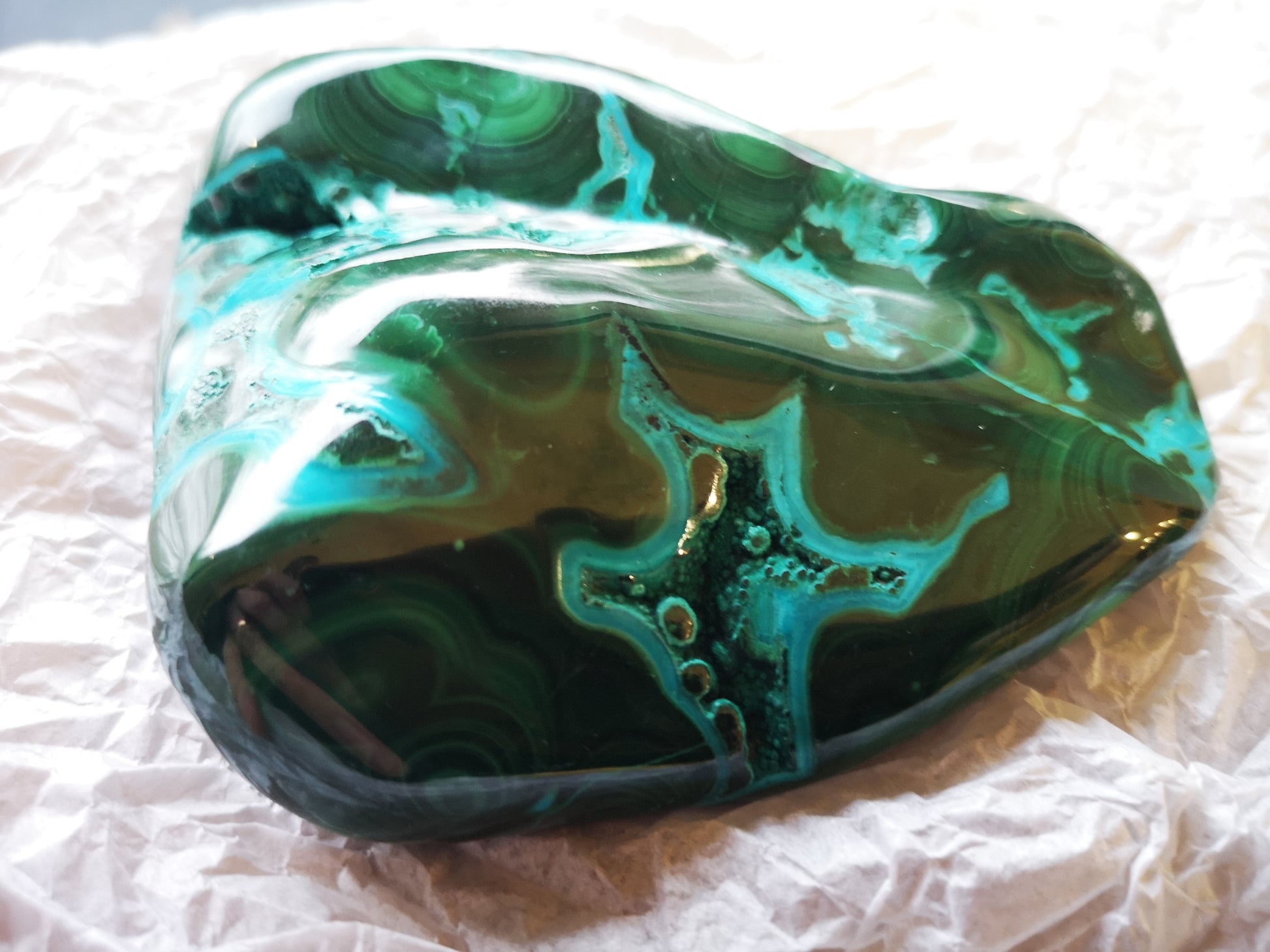 Earthstore® Large Malachite & Chrysocolla Freeform display (470g 112x85x38mm