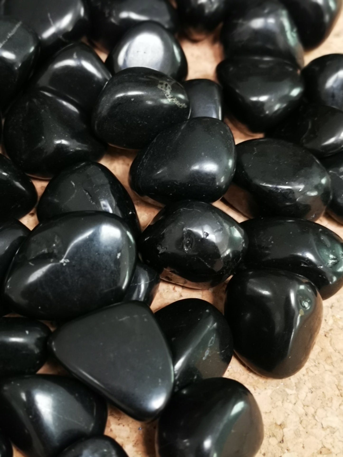 Earthstore® Shungite - Tumblestone (Polished smooth, EMF, Protection, Karelia, Russia C60)
