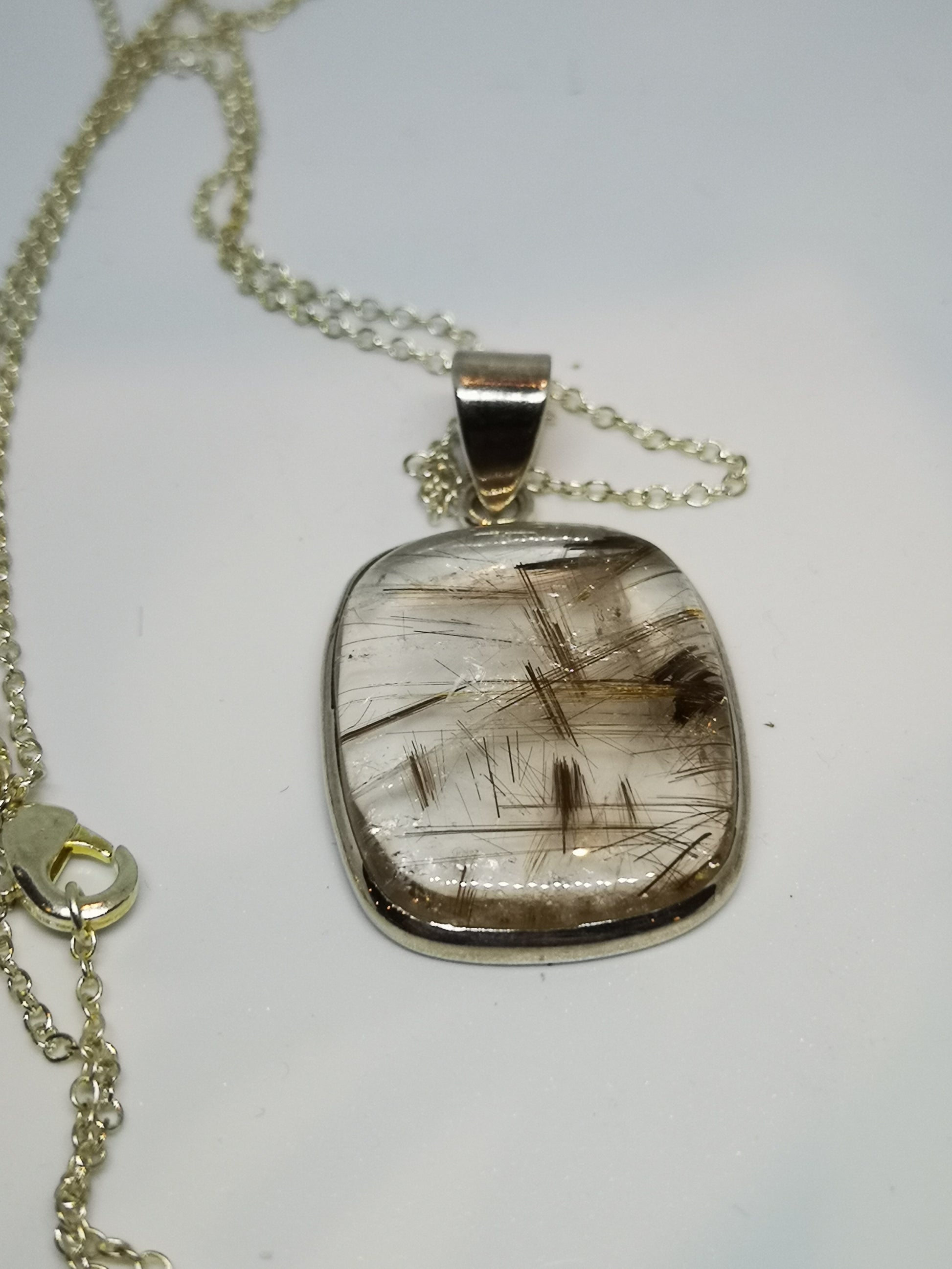 Earthstore® Large Rutilated Angel Hair necklace (Solid silver setting and silver chain)