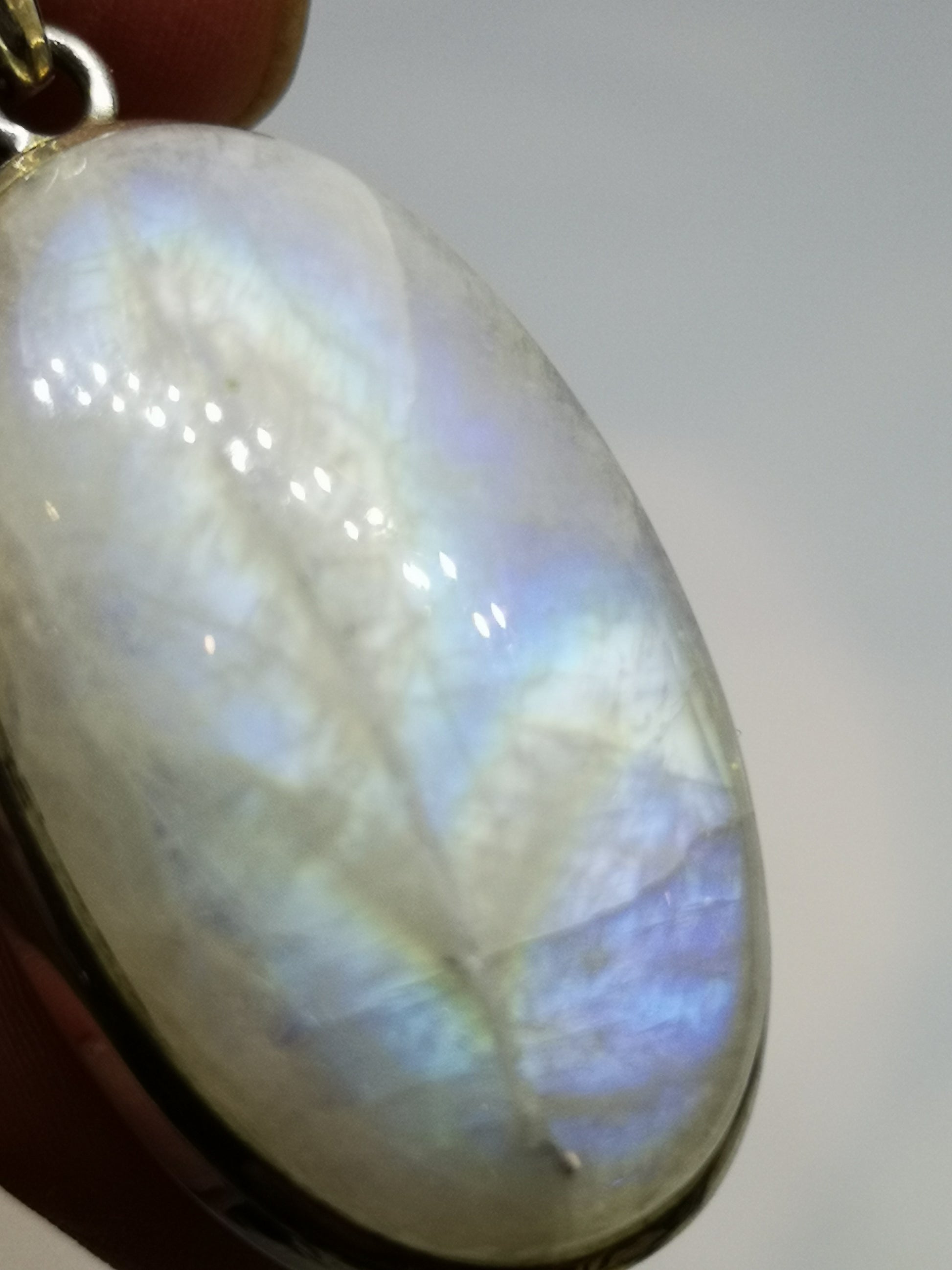 Earthstore® Moonstone necklace (Solid Silver setting and 925 silver)