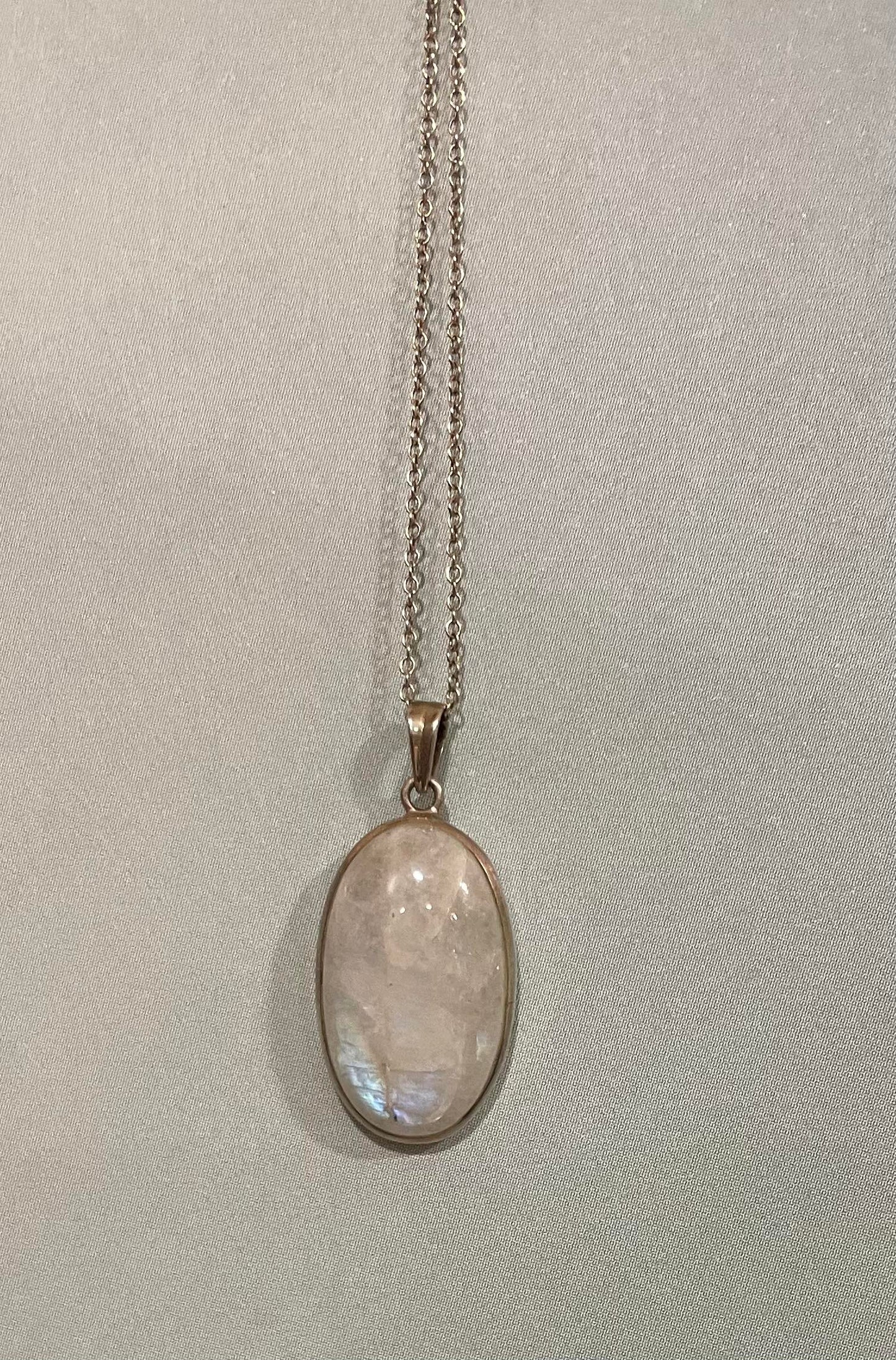 Earthstore® Moonstone necklace (Solid Silver setting and 925 silver)