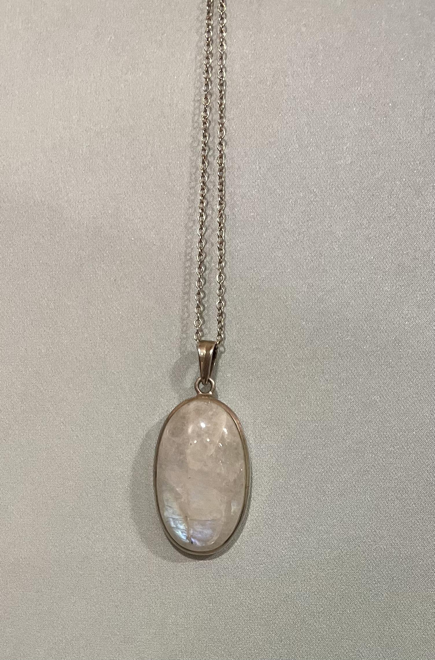Earthstore® Moonstone necklace (Solid Silver setting and 925 silver)