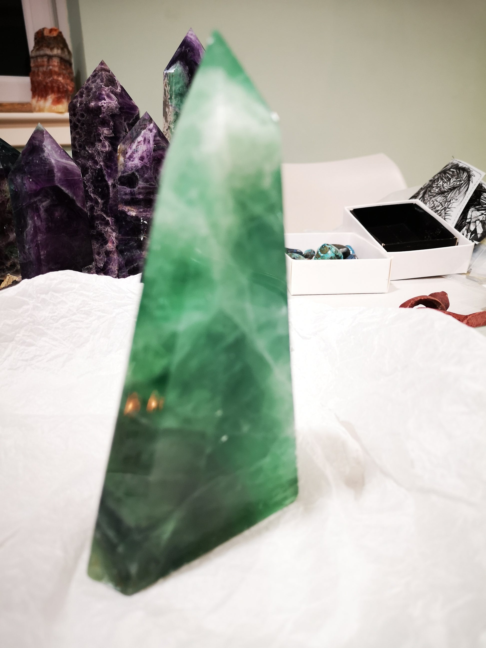 Earthstore® Green Fluorite Obelisk - Mexico. Stunning display (0.8kg - 158X85x35mm)
