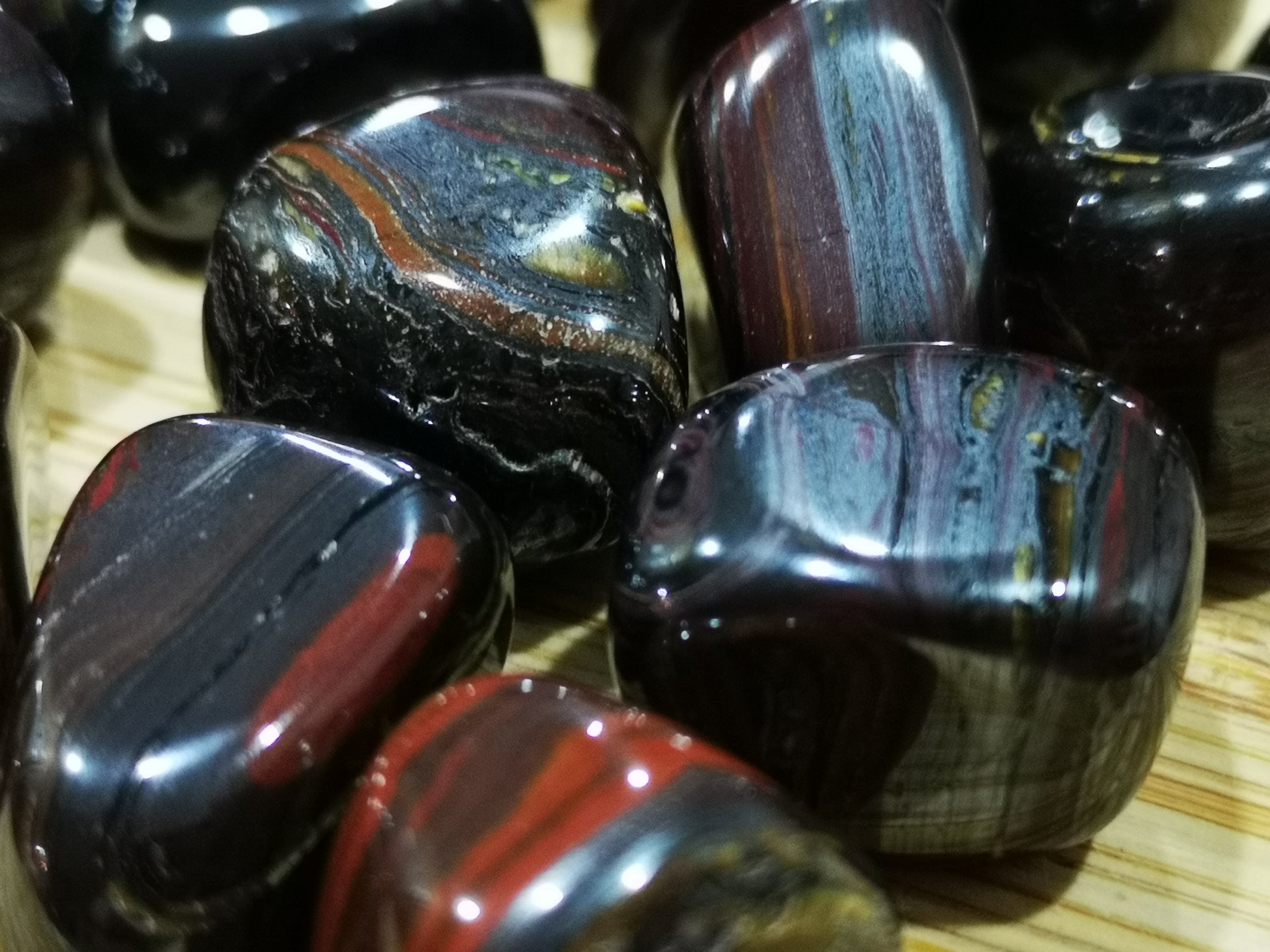 Earthstore® Tiger IRON healing crystal - (A GRADE)