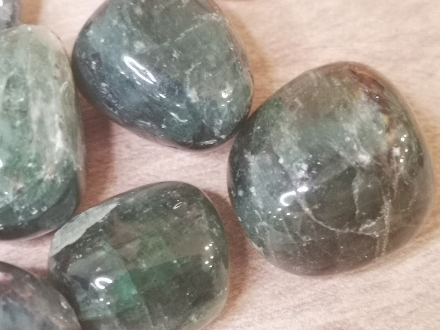 Earthstore® Diopside Tumblestone (Heart chakra & Hormonal Balance)