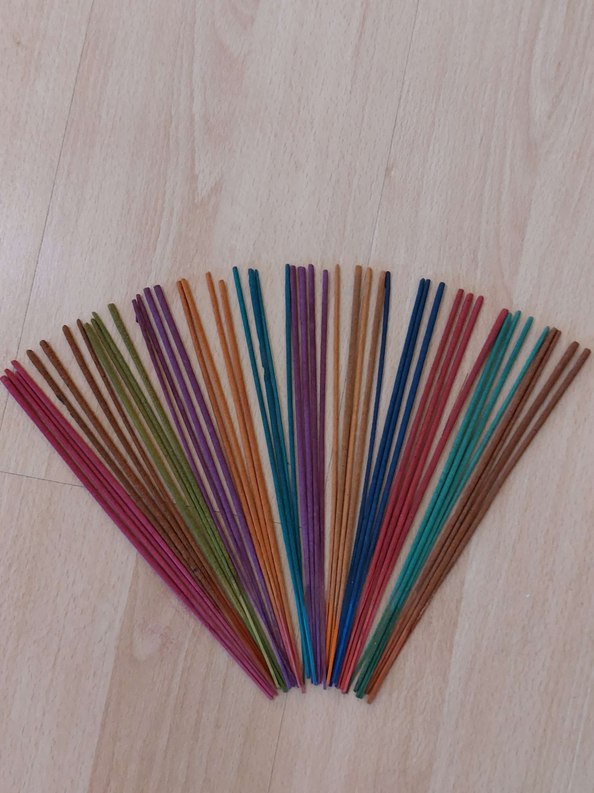 Earthstore® Bulk Pack Incense Sticks, 12 mixed fragrances + mango wood ash catcher