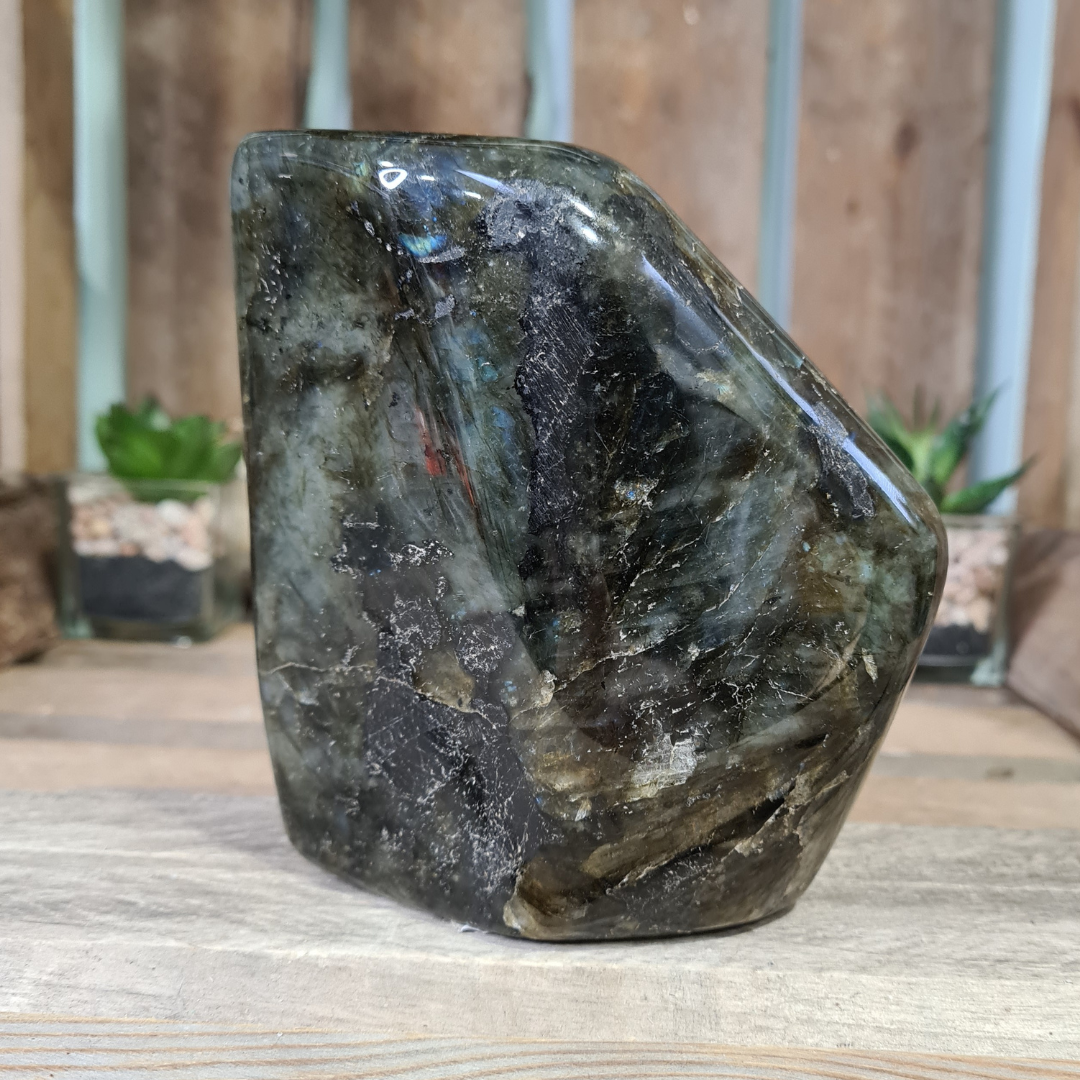 Earthstore® Labradorite Display piece - 116x104x48mm - 1kg