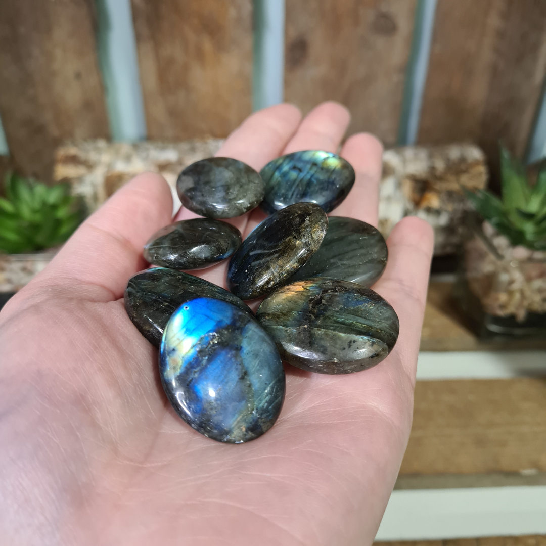Earthstore® Labradorite Protection Amulet