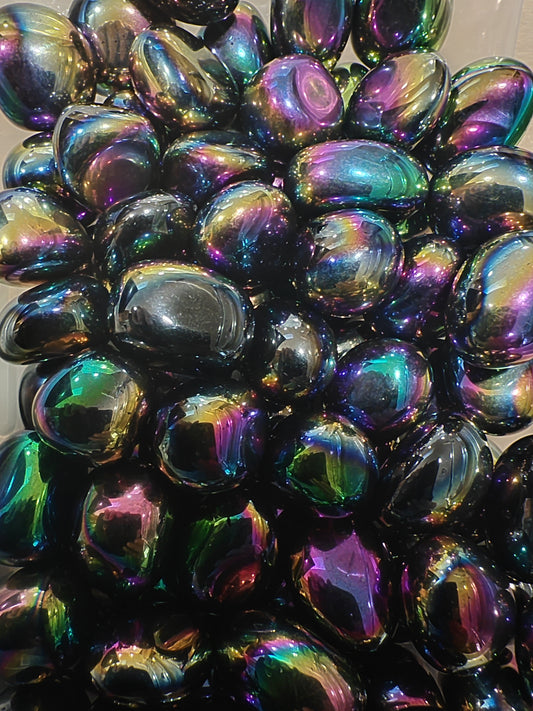 Iridescent tumblestones with multicolor reflections 