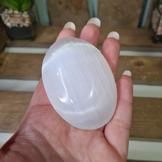 Earthstore® Puffed Selenite - Palm Stone (Large) (6 x 5 x 2.5cm) (75-83gms)