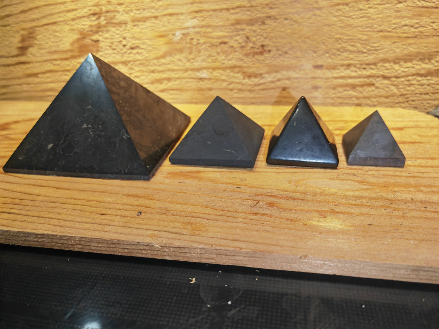 Earthstore® Shungite Pyramid - EMF Protection Grounding Energy Healing Karelia - 4 sizes
